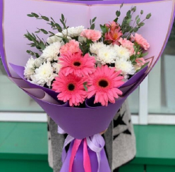 В праздник весны